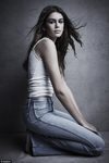 Kaia Gerber con jeans claros para la colección otoño 2017 de Hudson Los Angeles