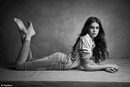 Kaia Gerber con una cazadora bomber para la colección otoño 2017 de Hudson Los Angeles