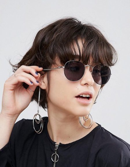 Gafas de sol con pendientes incrustados con lentes oscuras de Asos