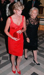 Lady Di con un vestido rojo en París