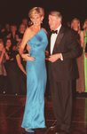 Lady Di con un vestido azul turquesa
