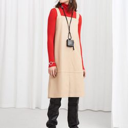 Vestido peto nude de & Other Stories otoño/invierno 2017/2018