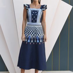 Paula Echevarría en la presentación de 'Velvet Colección' en el FesTVal 2017 con un vestido de Temperley London