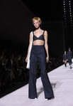 Pantalón de campana y tiro alto con crop top de Tom Ford de la colección primavera/verano 2018 para Nueva York Fashion Week