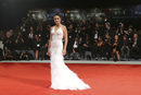 Penélope Cruz con un vestido de Atelier Versace en el estreno de 'Loving Pablo' en la Mostra 2017