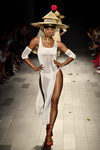 Vestido de malla blanco de Desigual de la colección primavera/verano 2018 en Nueva York Fashion Week