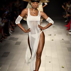Vestido de malla blanco de Desigual de la colección primavera/verano 2018 en Nueva York Fashion Week