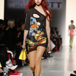 Vestido asimétrico corto de Jeremy Scott de la colección primavera/verano 2018 para Nueva York Fashion Week