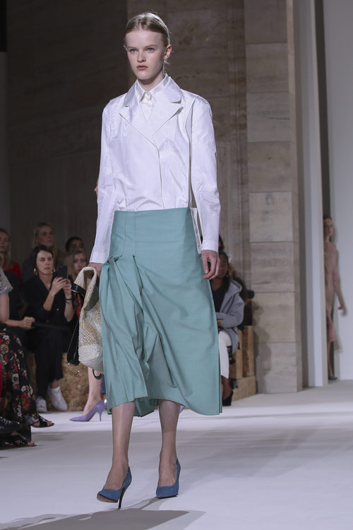 Falda de vuelo de Victoria Beckham primavera/verano 2018 en la New York Fashion Week