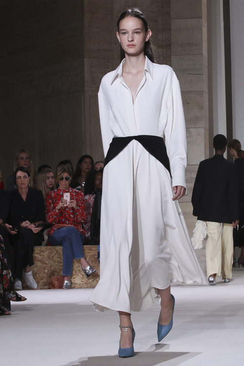 Total look bicolor de Victoria Beckham primavera/verano 2018 en la New York Fashion Week