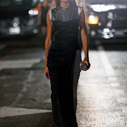 Joan Smalls desfilando para Alexander Wang en la Nueva York Fashion Week primavera/verano 2018