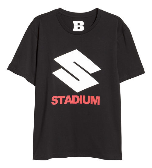 Camiseta negra con letras de la coleccion de H&M con Justin Bieber