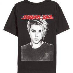 Camiseta negra con rostro de Justin bieber para su colección con H&M