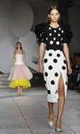Vestido de lunares de Carolina Herrera primavera/verano 2018 en la New York Fashion Week