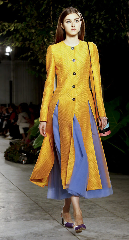 Vestido abotonado de Carolina Herrera primavera/verano 2018 en la New York Fashion Week