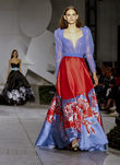 Vestido bicolor vaporoso de Carolina Herrera primavera/verano 2018 en la New York Fashion Week