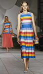 Vestido de rayas de Carolina Herrera primavera/verano 2018 en la New York Fashion Week