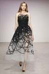 Vestido de tul blanco y negro de Oscar de la Renta primavera/verano 2018 para la Nueva York Fashion Week