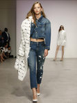Conjunto camisa y pantalón denim de Oscar de la Renta primavera/verano 2018 para la Nueva York Fashion Week