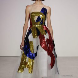 Vestido de tul de colores de Oscar de la Renta primavera/verano 2018 para la Nueva York Fashion Week