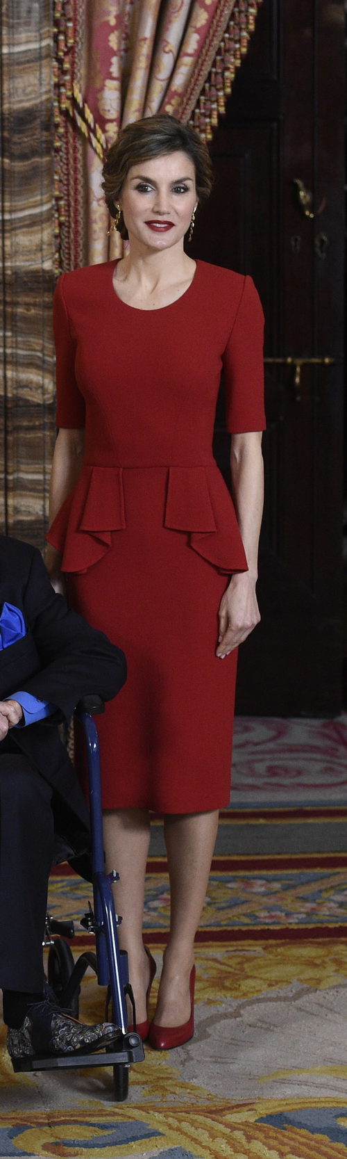 La Reina Letizia con un total red en la recepción de los Premios Cervantes 2016