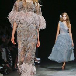 Vestido de flecos brillantes de Marchesa primavera/verano 2018 en la New York Fashion Week
