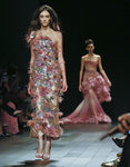 Vestido multicolor de Marchesa primavera/verano 2018 en la New York Fashion Week