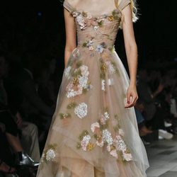 Vestido de flores de Marchesa primavera/verano 2018 en la New York Fashion Week