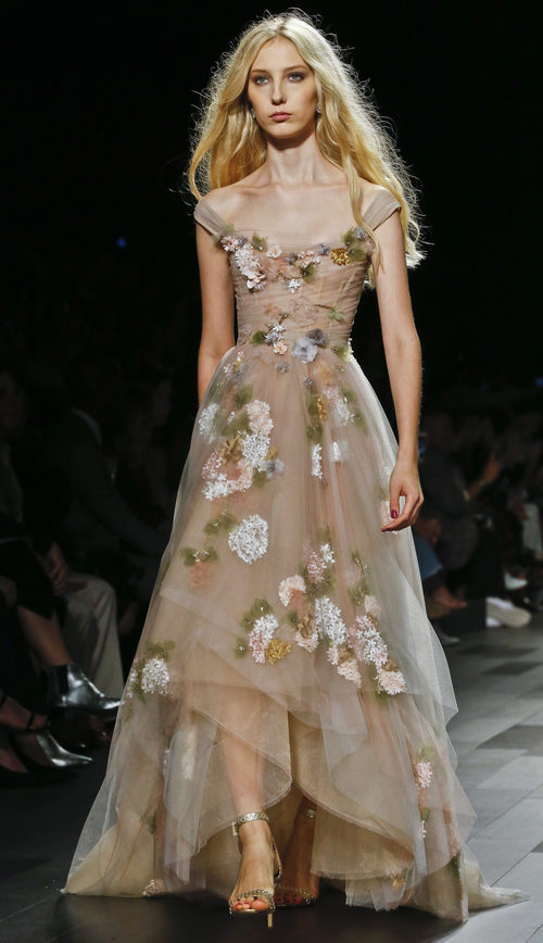 Vestido de flores de Marchesa primavera/verano 2018 en la New York Fashion Week