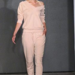 Conjunto deportivo de Eva Longoria colección primavera/verano 2018 en Nueva York Fashion Week