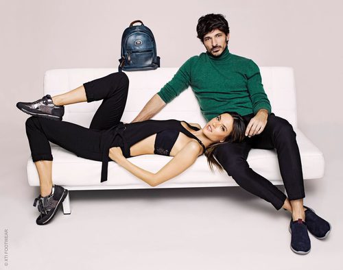 Deportivas de Alessandra Ambrosio y Andrés Velencoso de la campaña Xti otoño/invierno 2017/2018