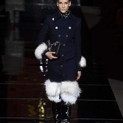 Abrigo navy de Roberto Verino otoño/invierno 2017/2018 en la Madrid Fashion Week