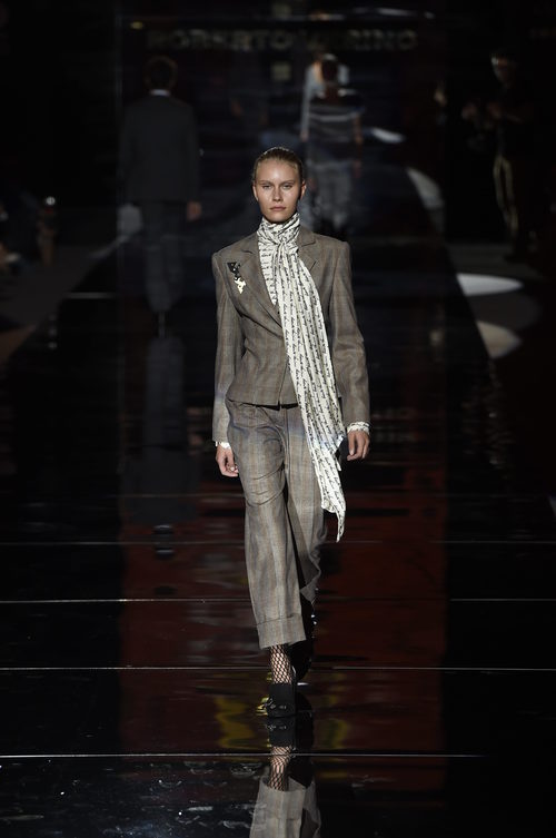 Traje de chaqueta de Roberto Verino otoño/invierno 2017/2018 en la Madrid Fashion Week