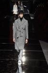 Abrigo de paño gris de Roberto Verino otoño/invierno 2017/2018 en la Madrid Fashion Week