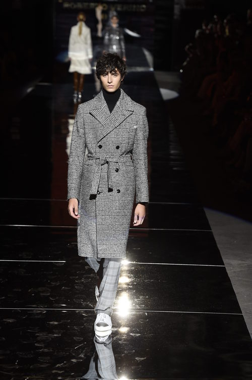 Abrigo de paño gris de Roberto Verino otoño/invierno 2017/2018 en la Madrid Fashion Week