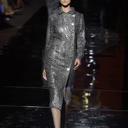 Abrigo metalizado de Roberto Verino otoño/invierno 2017/2018 en la Madrid Fashion Week