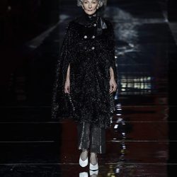Alicia Borrás desfilando para Roberto Verino colección otoño/invierno 2017/2018 en la Madrid Fashion Week
