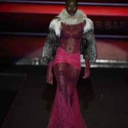 Lencería en tonos oscuros de Andrés Sardá primavera/verano 2018 en la Madrid Fashion Week