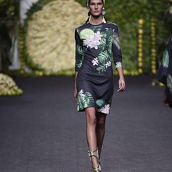 Vestido tropical en el desfile de Francis Montesinos en Madrid Fashion Week primavera/verano 2018