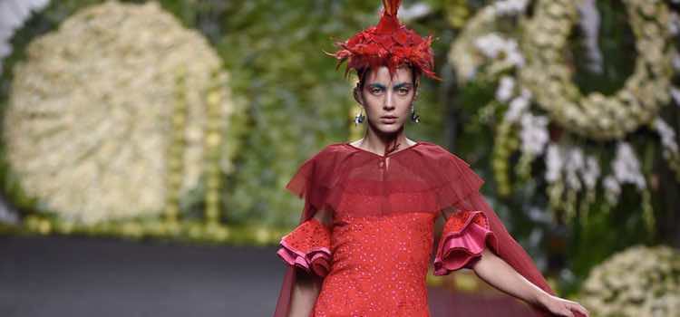 Jumpsuit rojo en el desfile de Francis Montesinos en Madrid Fashion Week primavera/verano 2018