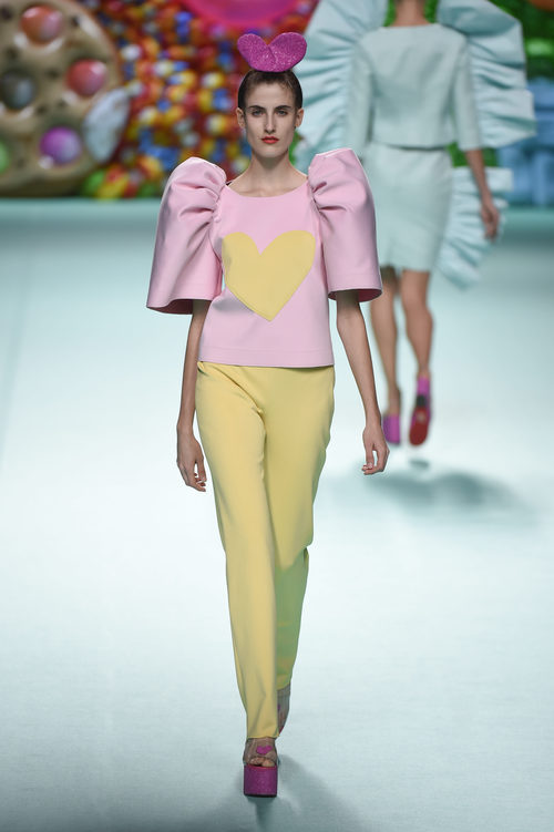 Pantalón recto de Ágatha Ruíz de la Prada primavera/verano 2018 en la Madrid Fashion Week
