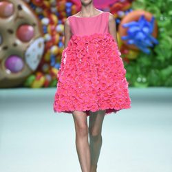 Vestido de flores rosa de Ágatha Ruíz de la Prada primavera/verano 2018 en la Madrid Fashion Week