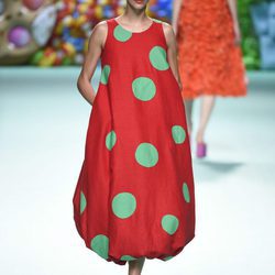 Vestido de lunares de Ágatha Ruíz de la Prada primavera/verano 2018 en la Madrid Fashion Week