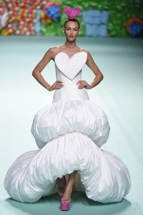 Vestido de novia de Ágatha Ruíz de la Prada primavera/verano 2018 en la Madrid Fashion Week