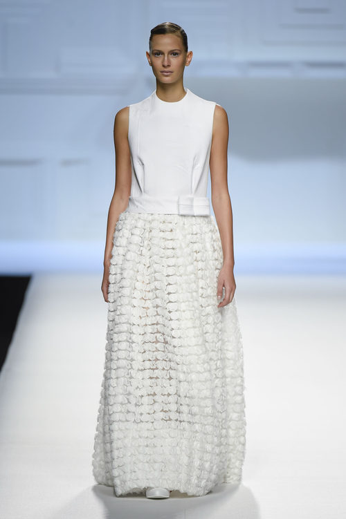 Vestido blanco de flores de Devota & Lomba primavera/verano 2018 en Madrid Fashion Week