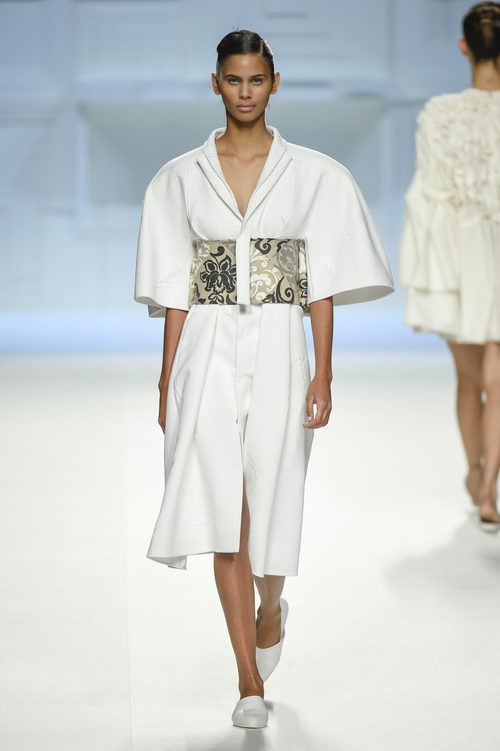 Vestido blando oriental de Devota & Lomba primavera/verano 2018 en Madrid Fashion Week