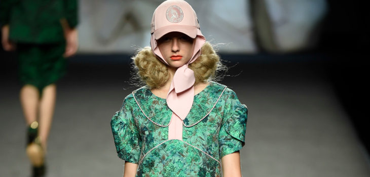 Vestido verde estampado de Ana Locking primavera/verano 2018 para Madrid Fashion Week