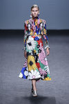 Falda y blusa de flores de María Escoté primavera/verano 2018 para Madrid Fashion Week