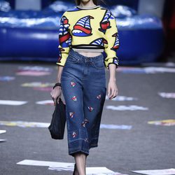 Jersey de neopreno y vaquero de Maya Hansen primavera/verano 2018 para Madrid Fashion Week