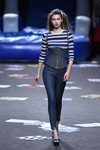 Corsé denim y camiseta de rayas de Maya Hansen primavera/verano 2018 para Madrid Fashion Week